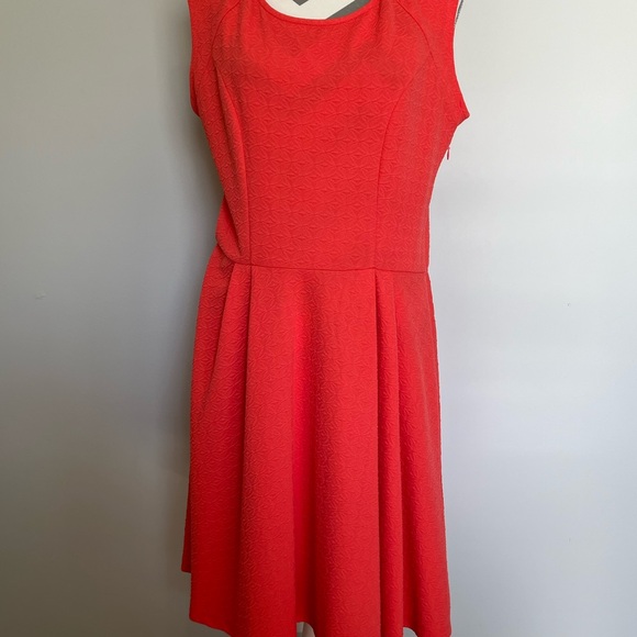 Bobeau  Dress, Tangerine Color w/an Embossed Pattern on Material- Size Large - Picture 9 of 11